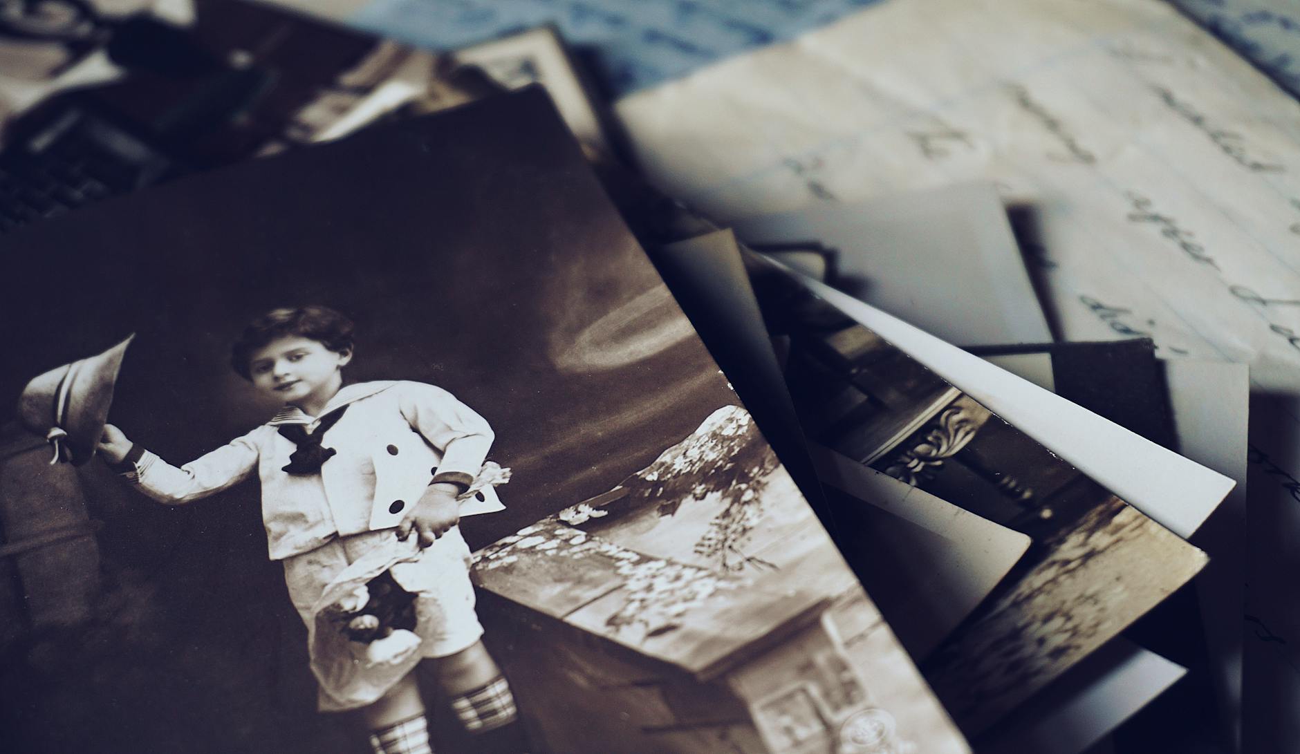 How Early Memory Changes Develop in Middle Age
