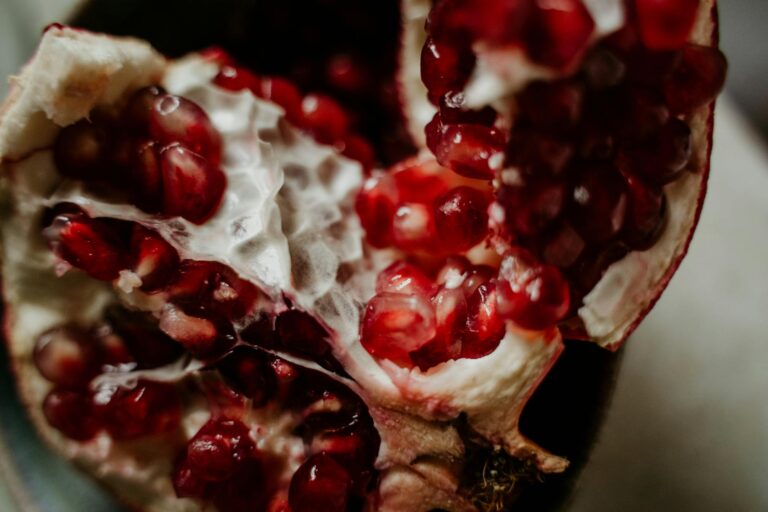 Scientists Reveal pomegranate Is One of the Worst Foods for Brain Health - Featured image