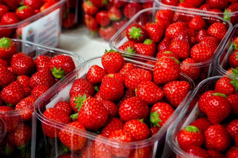 Scientists Reveal strawberries Is One of the Worst Foods for Brain Health - Featured image