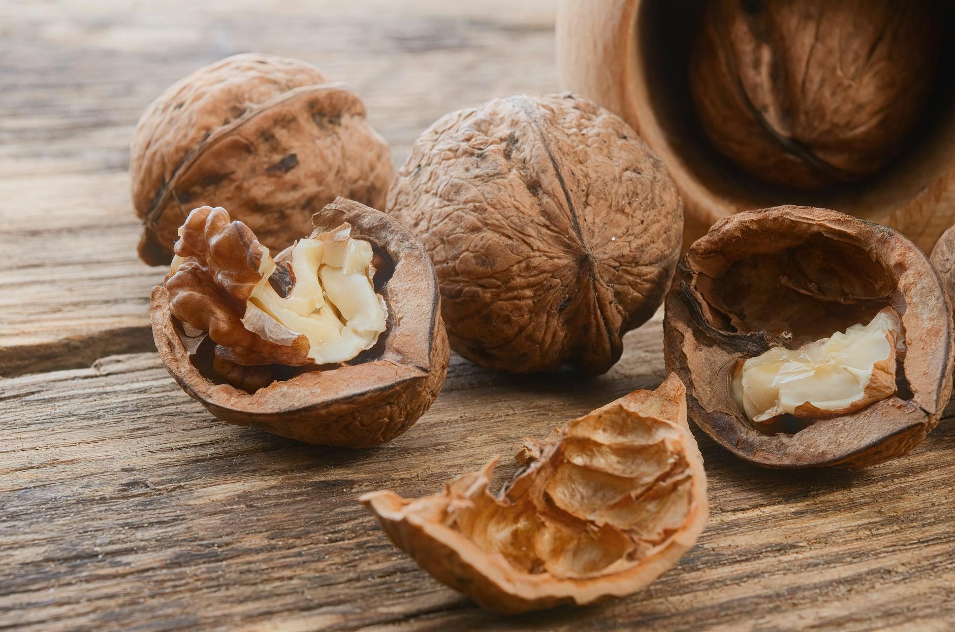 The Role of Whole Foods and Brain-Protective Nutrients in Dementia Prevention