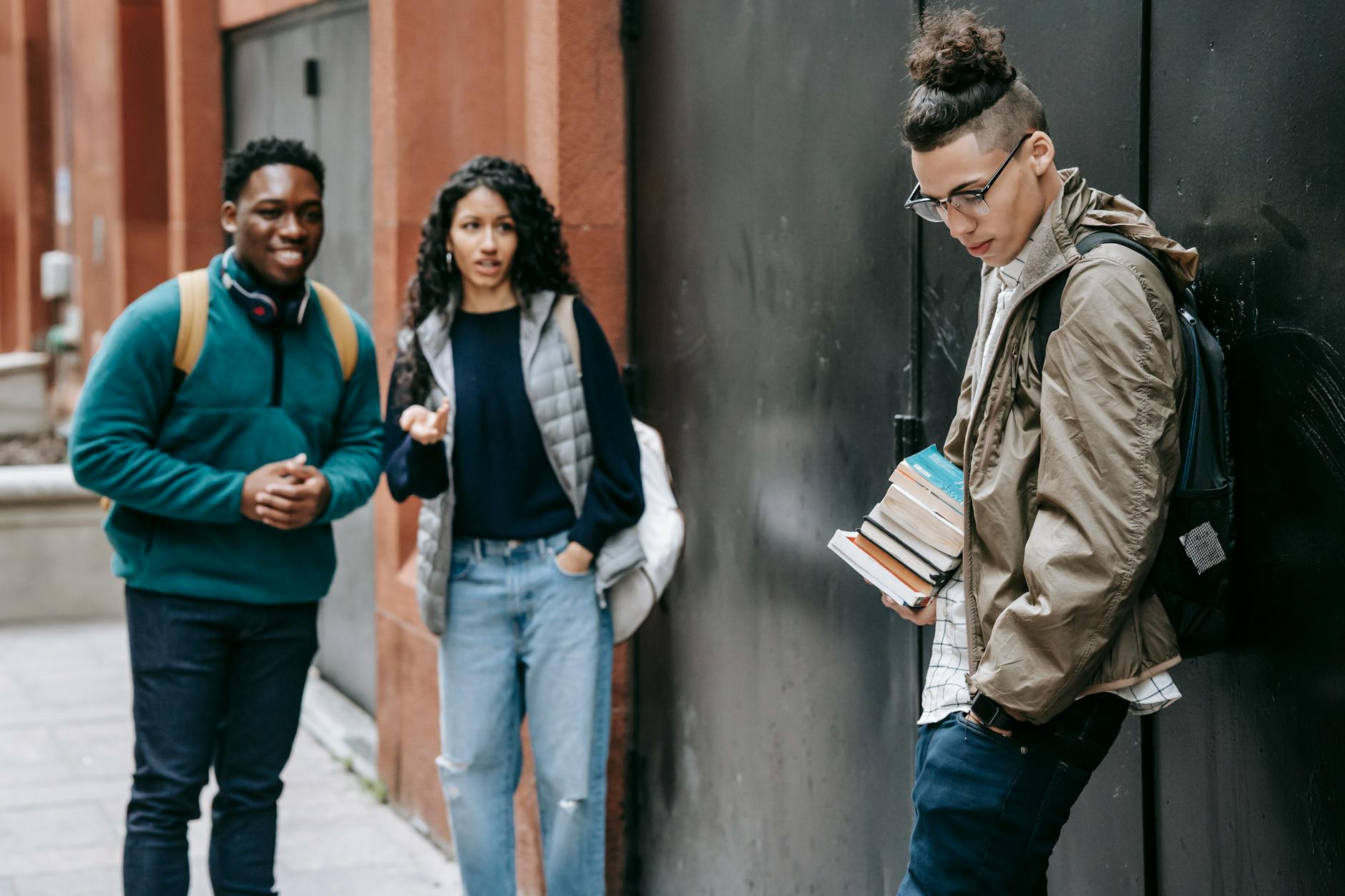 Can College Students Safely Use Chloraseptic Sprays and Lozenges?