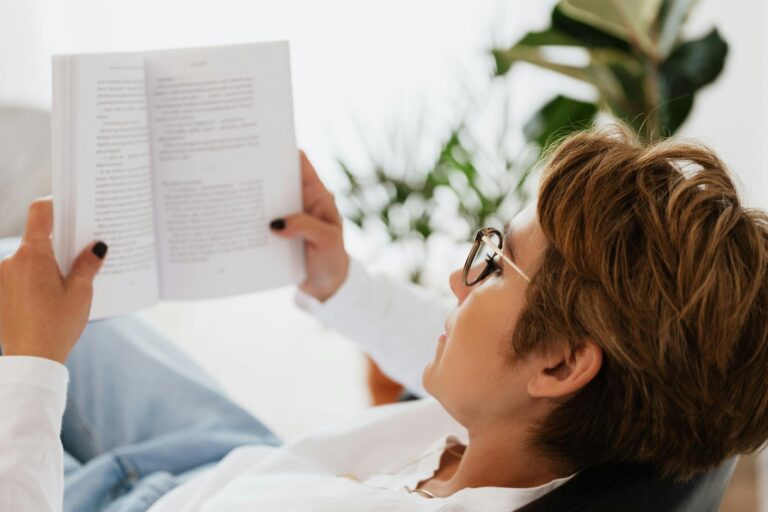 Can Reading Regularly Lower Dementia Risk? - Featured image