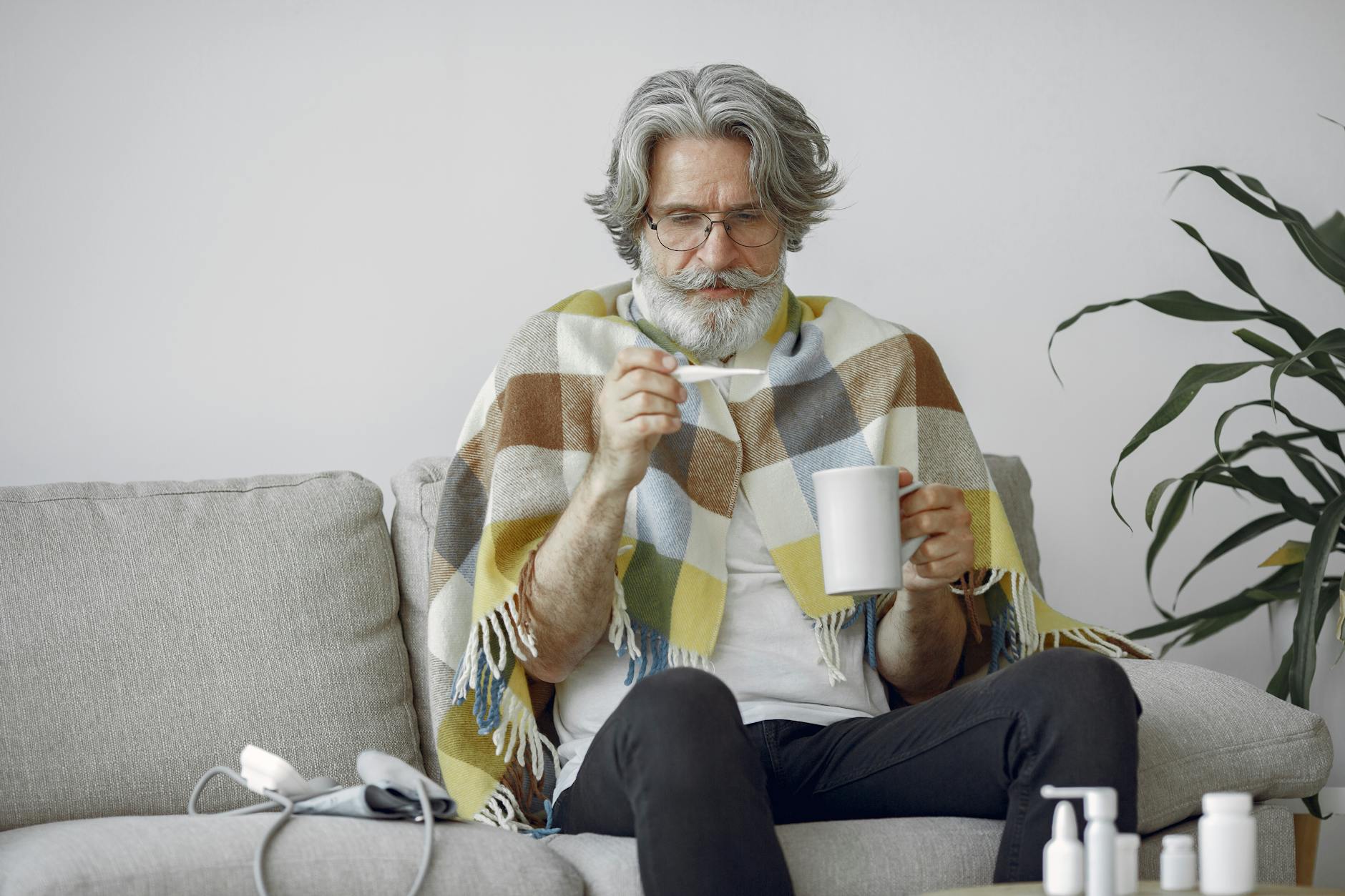 DECAFFEINATED COFFEE OFFERS NO COGNITIVE BENEFIT