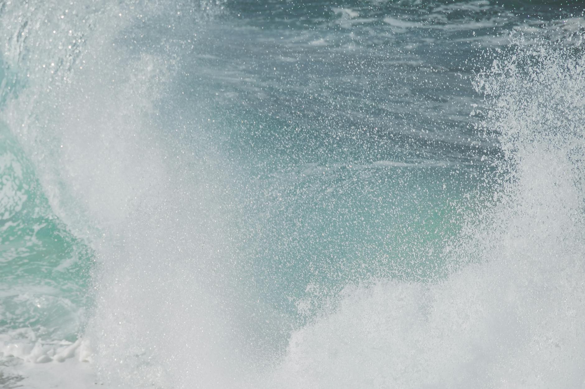 Does Ocean Spray Affect Voice and Throat Clarity for Speakers?