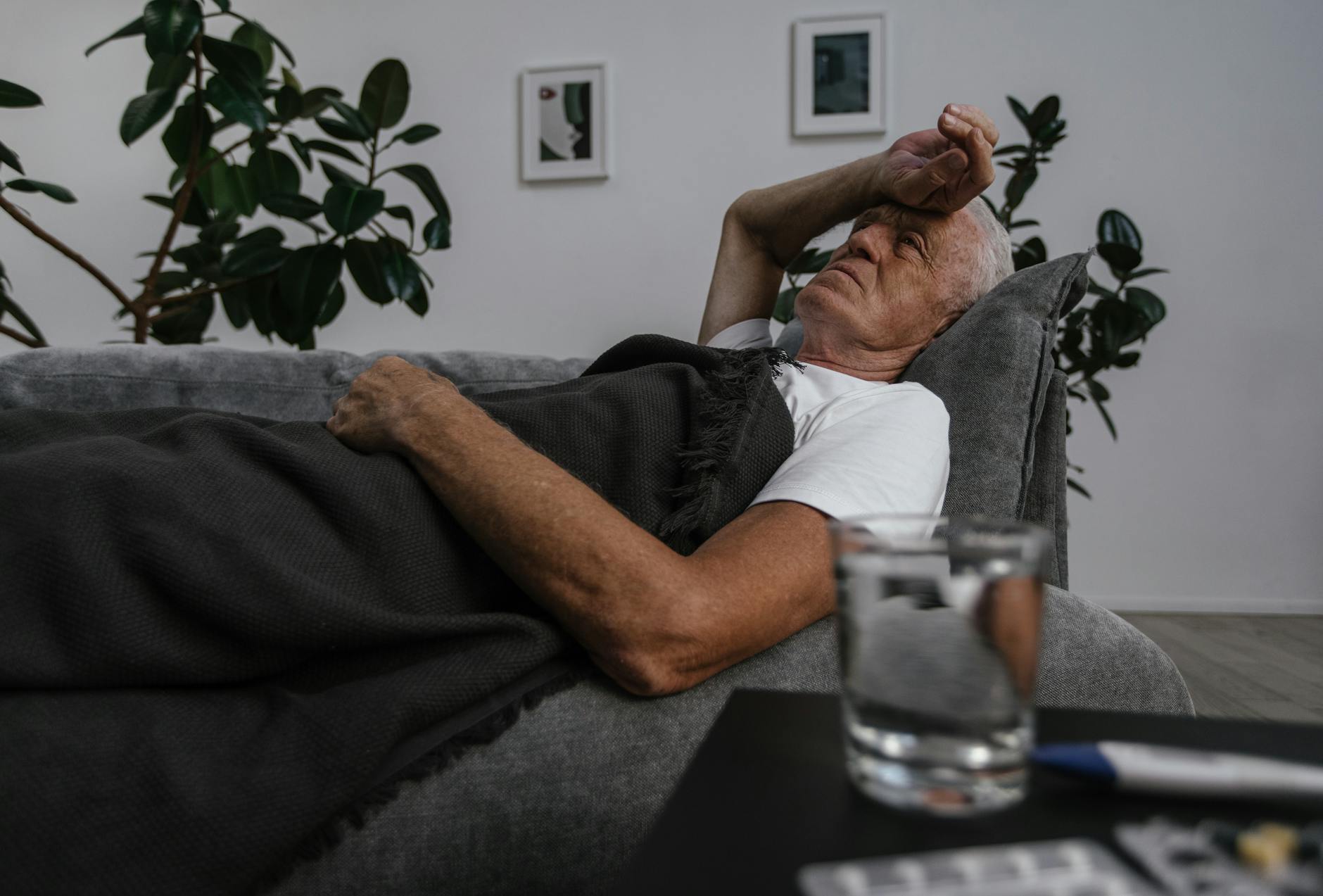EYE SYMPTOMS IN OLDER ADULTS WITH MEMORY OR COGNITIVE CHANGES