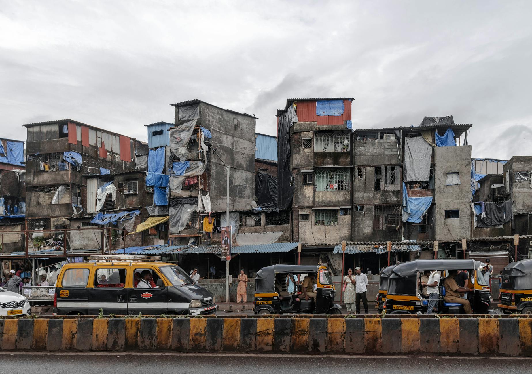 How Are SLUMS Scores Interpreted Across Education Levels?