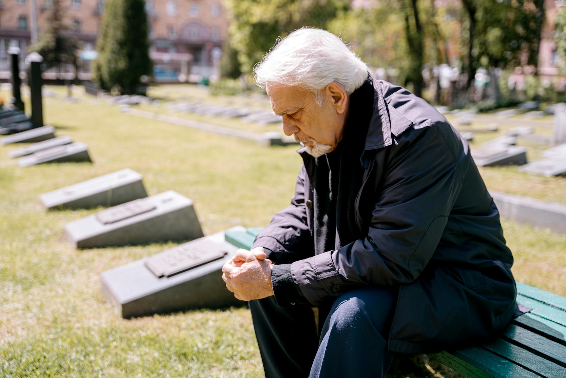 How Does Dementia-Related Memory Loss Differ From Normal Age-Related Forgetting?