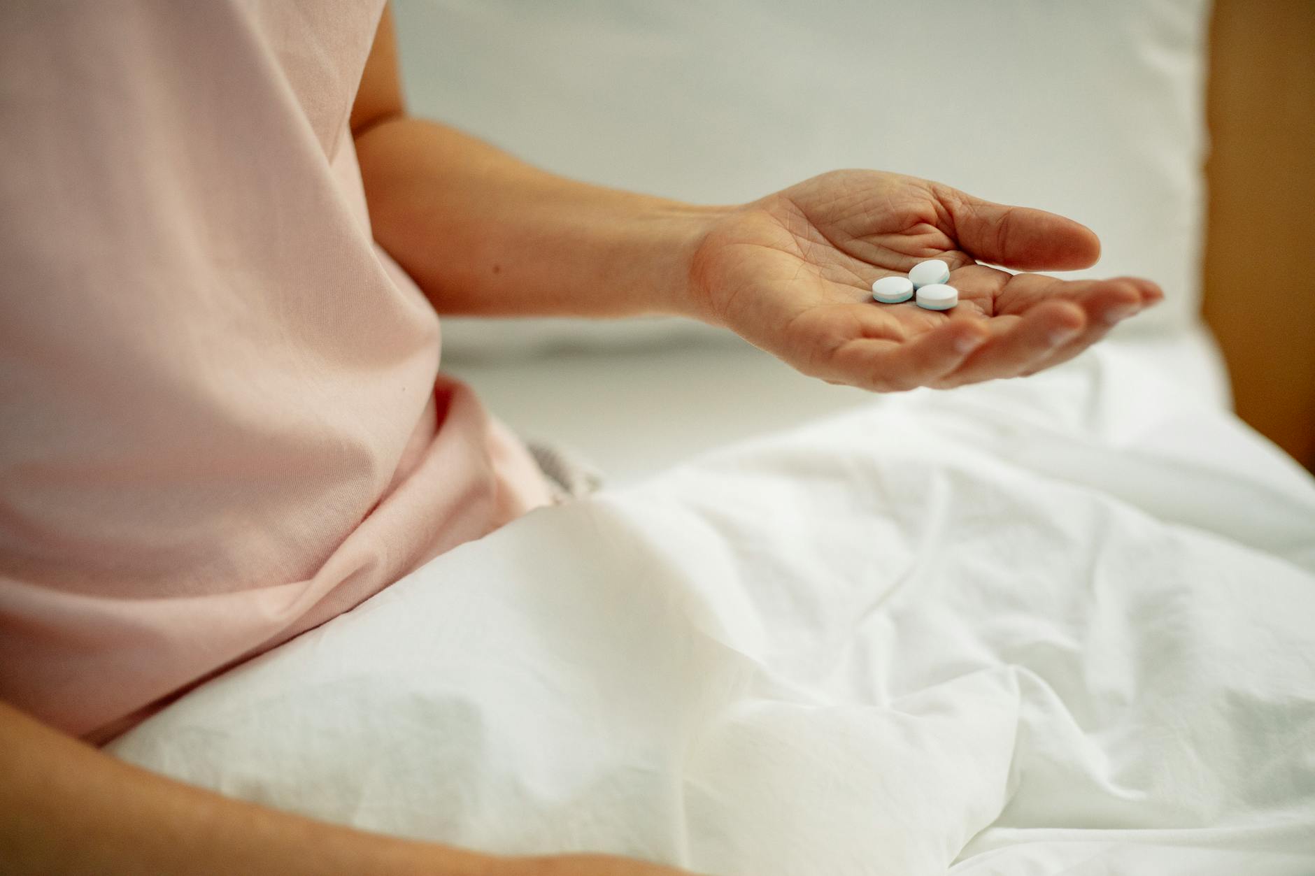 HOW SIDE EFFECTS DRIVE EARLY DISCONTINUATION