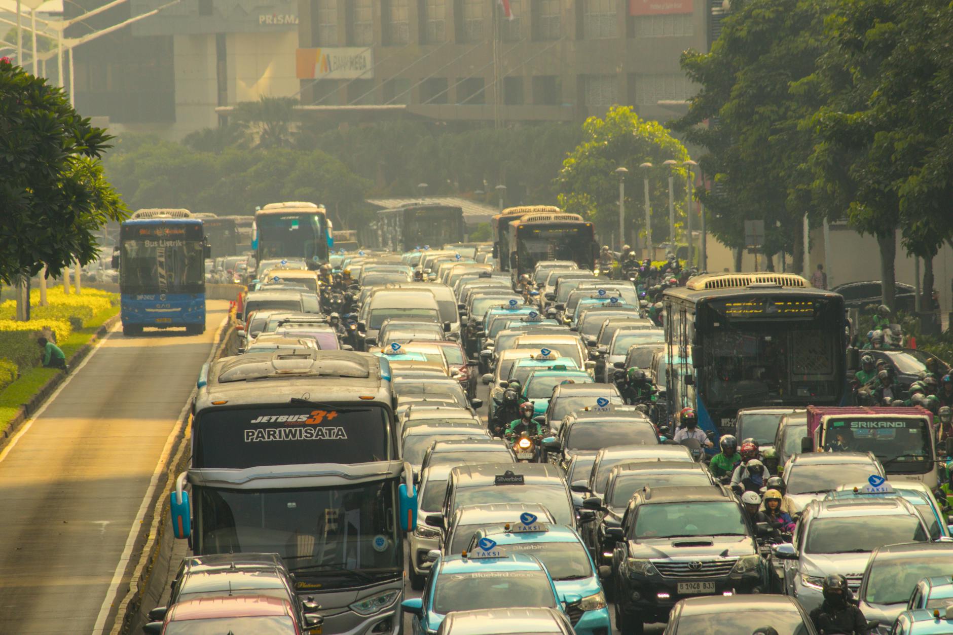 Managing Congestion Across Time Zones and Schedule Disruptions