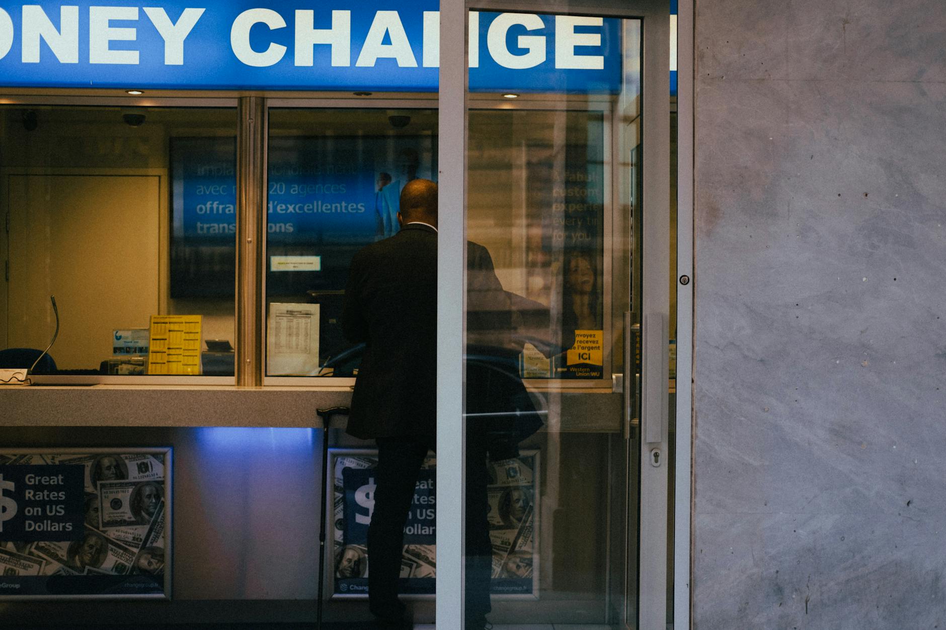 Warning Signs Banks and Advisors Can Recognize