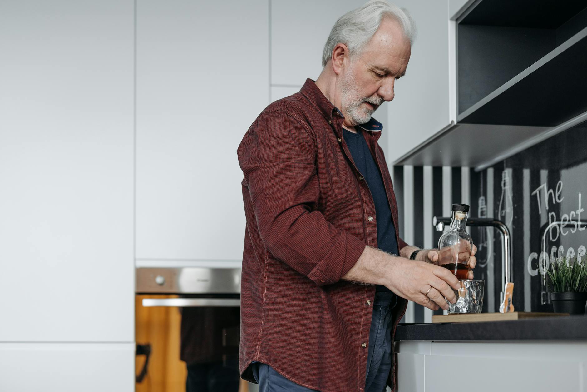 What Is the Connection Between Alcohol Use Disorder and Cognitive Decline?
