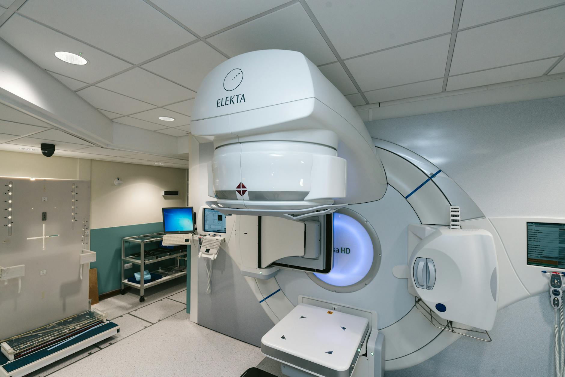 What Role Do Advanced Imaging Devices Play in Modern Dementia Screening?