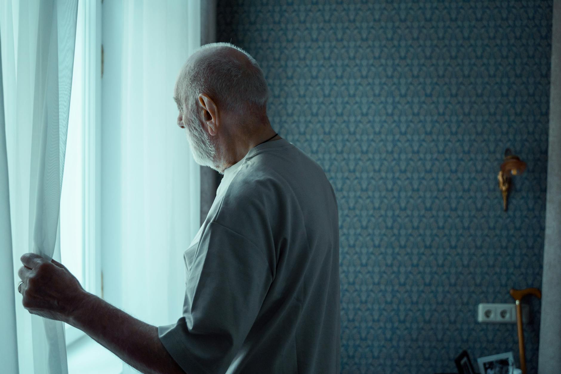 When Do Personality Changes Appear in Dementia Progression?