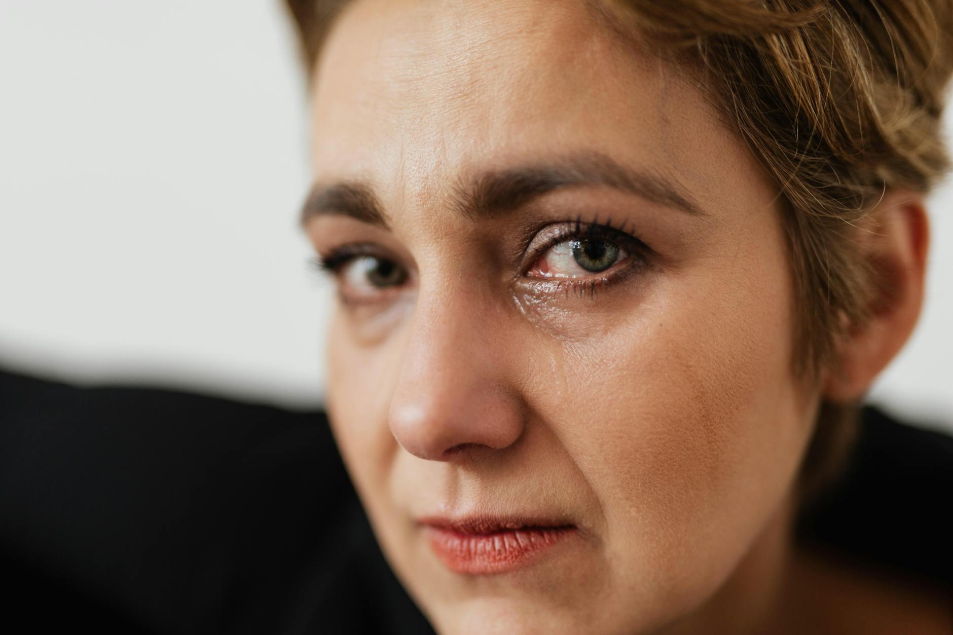 Why Does Grief Disrupt Memory and Focus in Aging Brains?