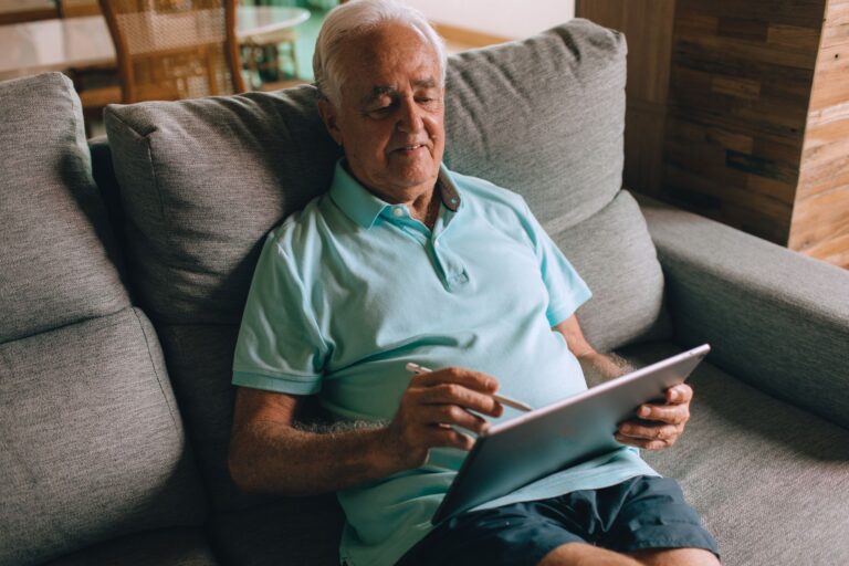 Can Smart Home Tools Help Dementia Caregivers? - Featured image