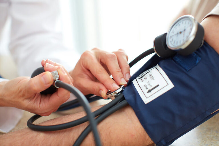 Clinician using cognitive testing tools during a dementia screening appointment