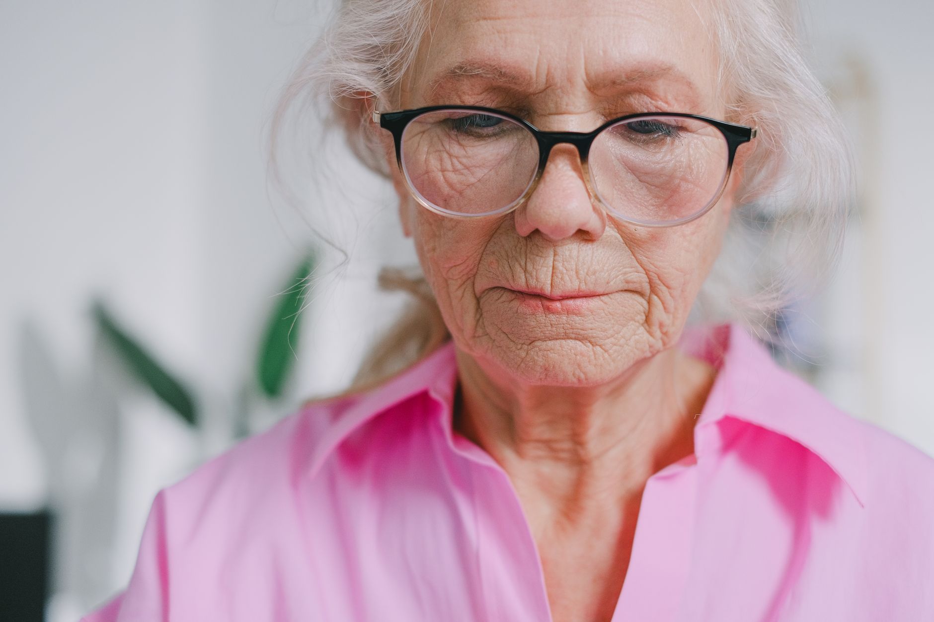 How Are Dementia and Hearing Loss Different in Cause and Onset?