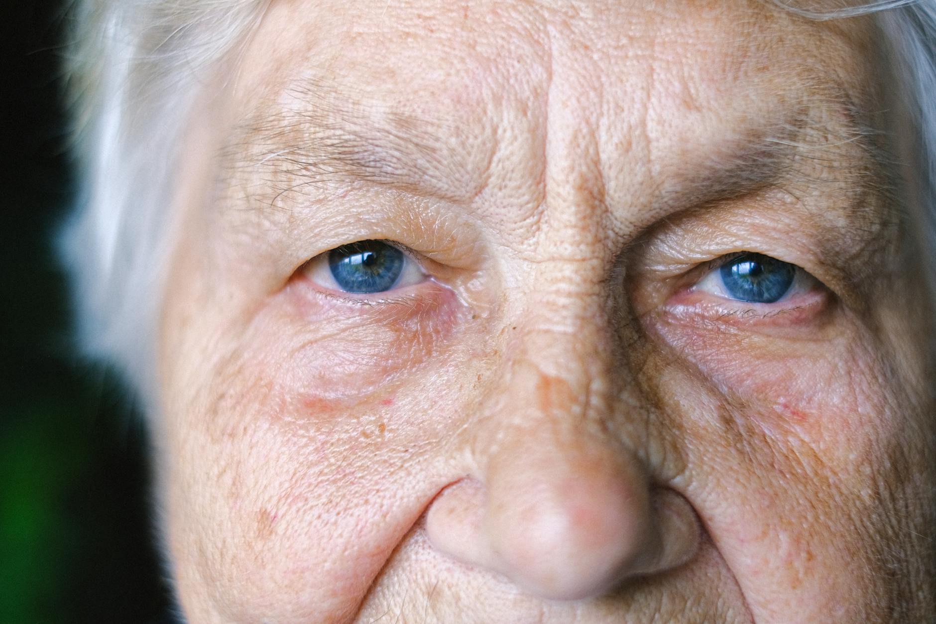 How Dementia Impairs Digital Navigation and Memory
