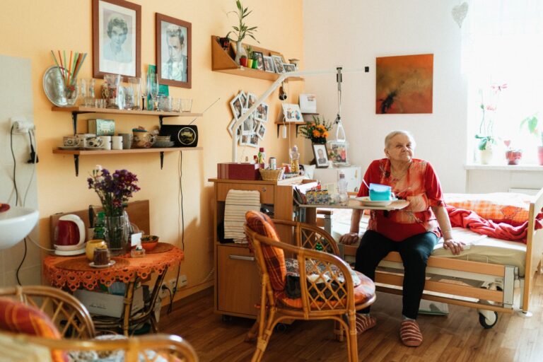 Misplacing Items and Accusing Others in Dementia: Key Facts - Featured image