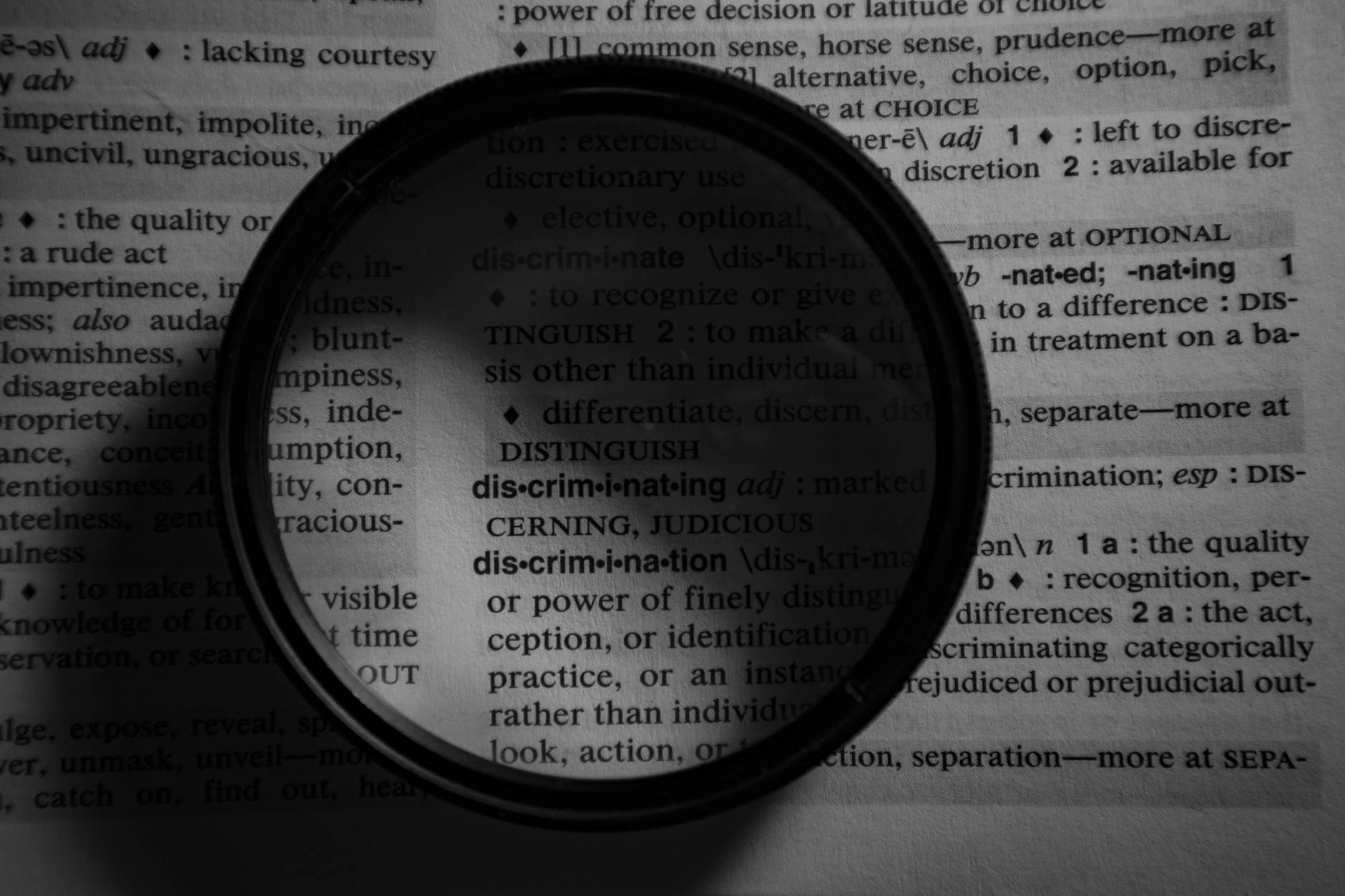 What Linguistic Changes Can AI Detect in Early Dementia?