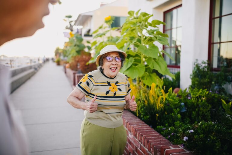 What Neighbors Can Do for Someone With Dementia - Featured image