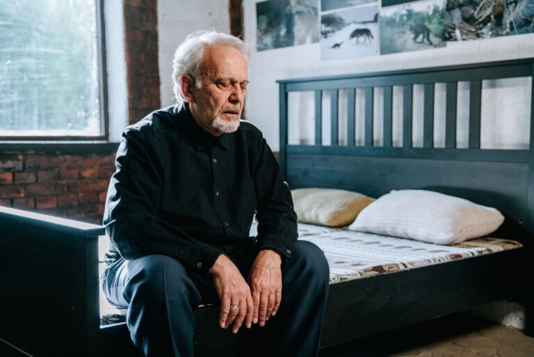 Why Loneliness Is a Brain Health Concern - Featured image