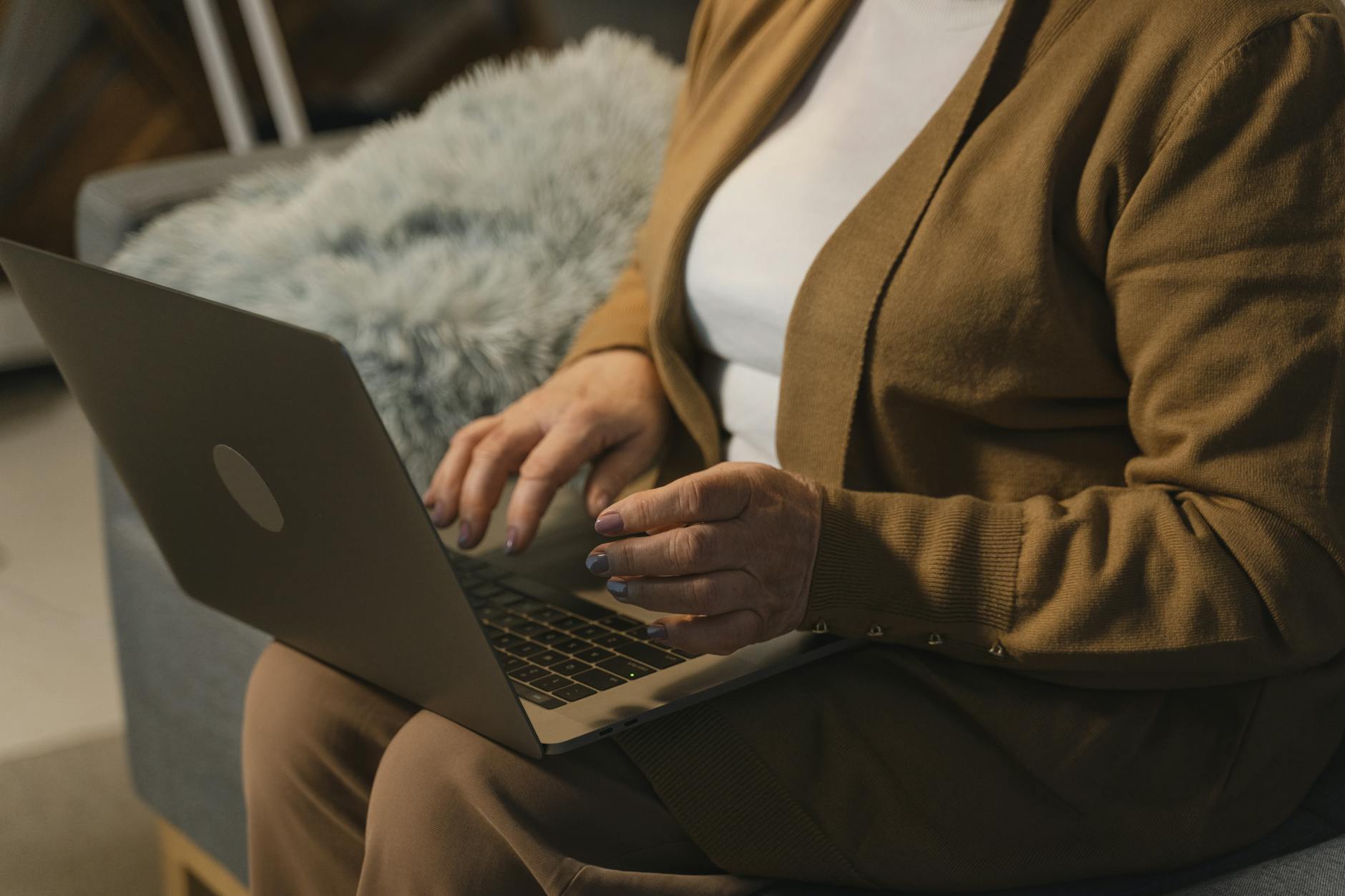 Why Online Independence Matters for Cognitive Health