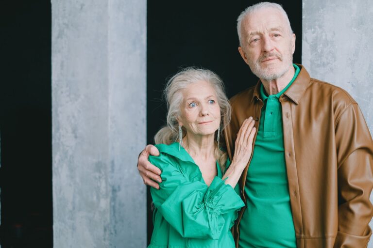 Best Clothing for Dementia: Easy Fasteners, Comfort, and Dignity - Featured image