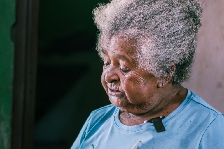 Blue Light and Sleep in Dementia: Key Facts - Featured image