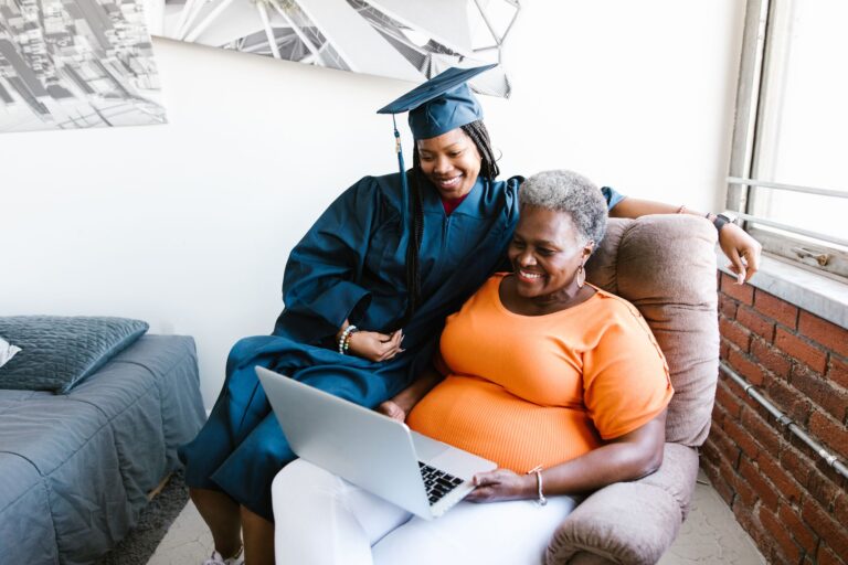 College Students With a Parent Who Has Alzheimer's: A Clear Guide - Featured image