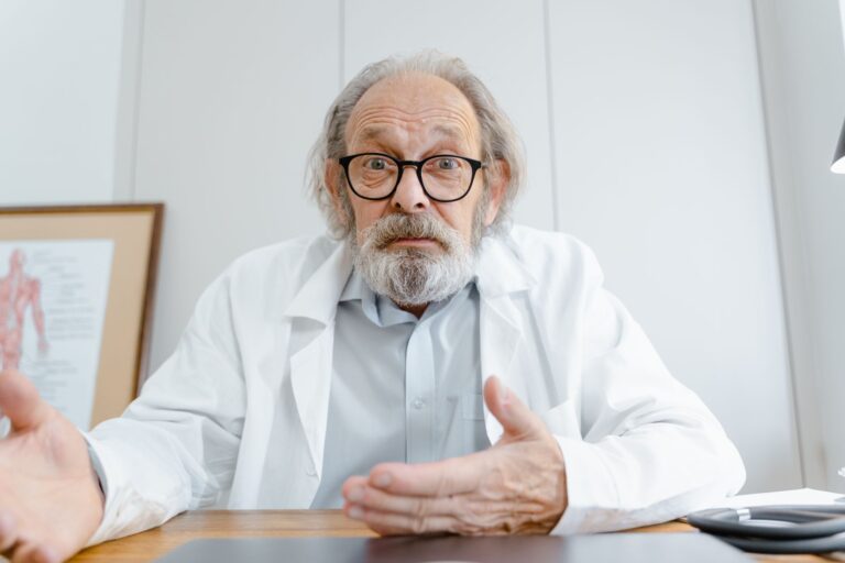 Doctor Appointment Checklist for Dementia: A Practical Guide - Featured image