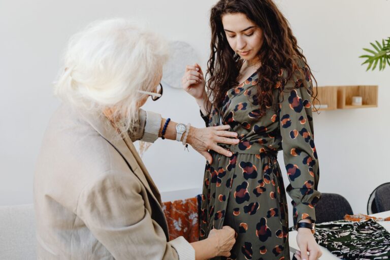 Dressing Someone With Dementia: What Helps - Featured image