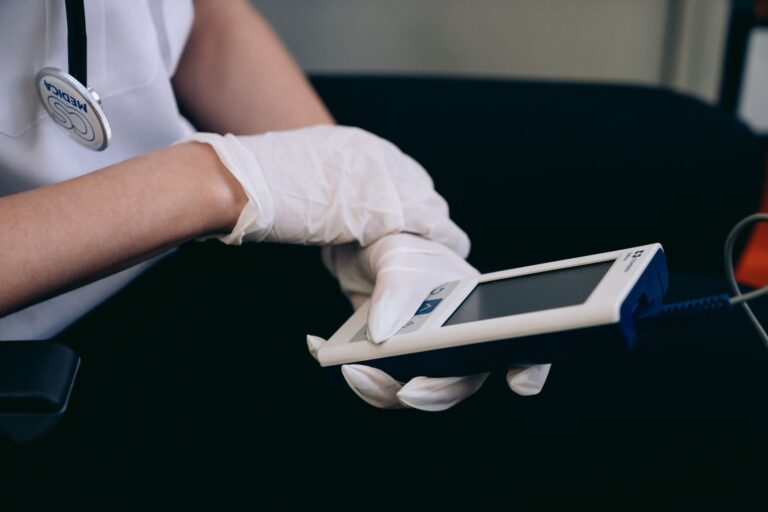 How Doctors Monitor Mild Cognitive Impairment - Featured image