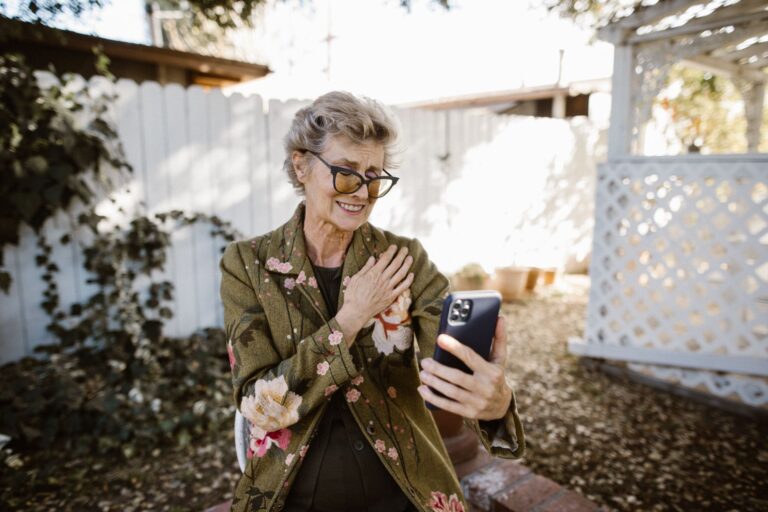 How Video Calls Can Help or Confuse Dementia Patients - Featured image