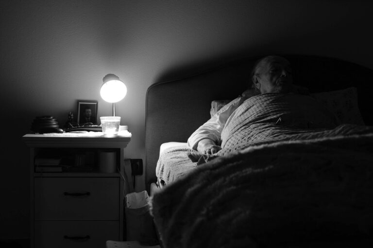 Nighttime Light and Alzheimer's Risk: A Clear Guide - Featured image