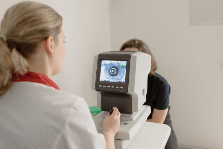 OCT Scans for Alzheimer's: A Clear Guide - Featured image