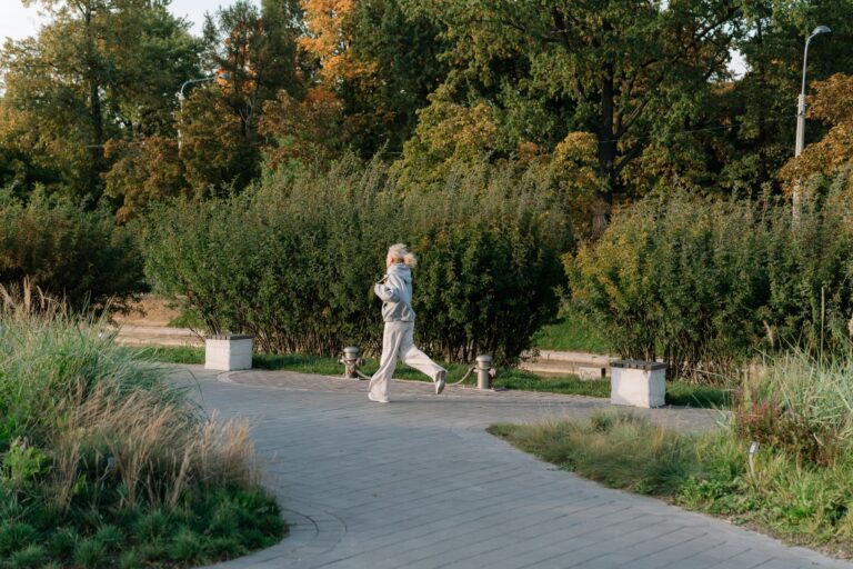 Outdoor Activities for Dementia: Safe Ideas for Sunlight - Featured image