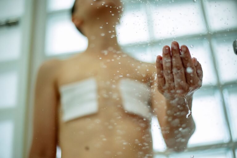 Showering a Person With Dementia: How to Make Bathing Less Frightening - Featured image