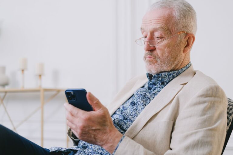 Simple Tech Setup for Long-Distance Dementia Caregivers - Featured image