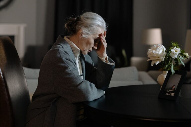 Stage 5 Dementia Symptoms: Why Daily Support Often Increases - Featured image