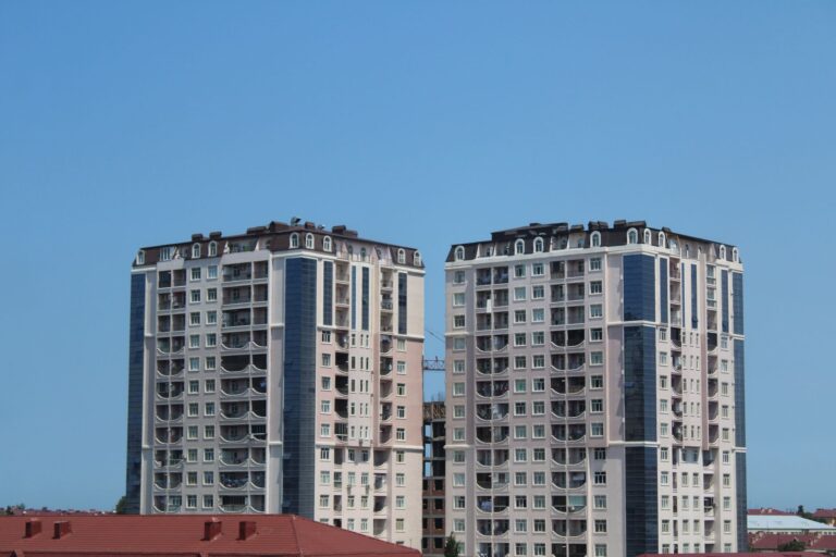 The High-Rise Hazard: How Air Quality Varies by Floor and What It Means for Senior Brains - Featured image