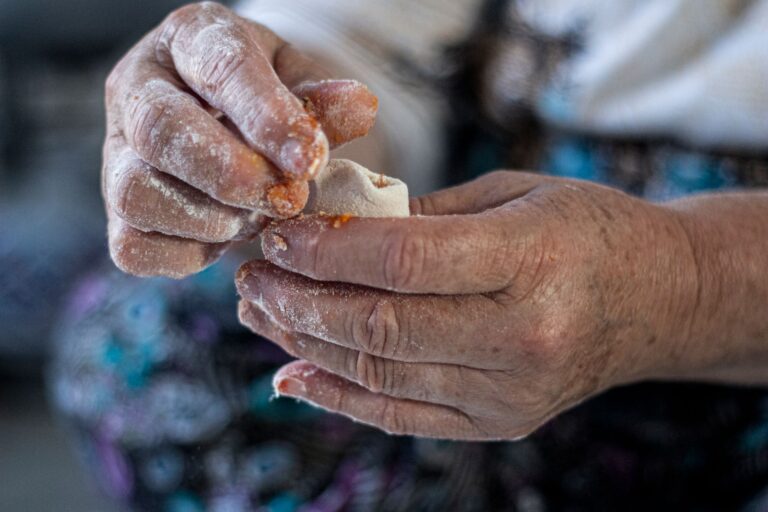 Why Dementia Can Make Tipping Confusing - Featured image