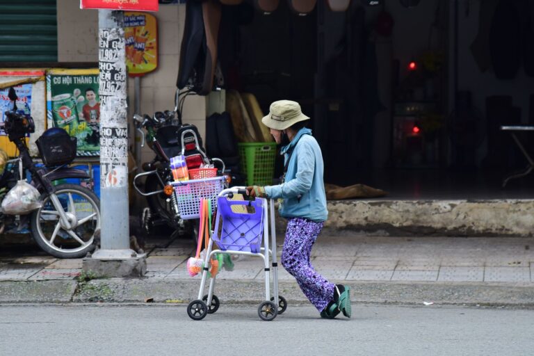 Why Too Many Clothing Options Can Cause Distress - Featured image