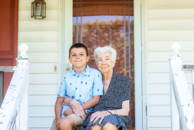 A Step-by-Step Guide to Reminiscence Conversations for Dementia Caregivers - Featured image