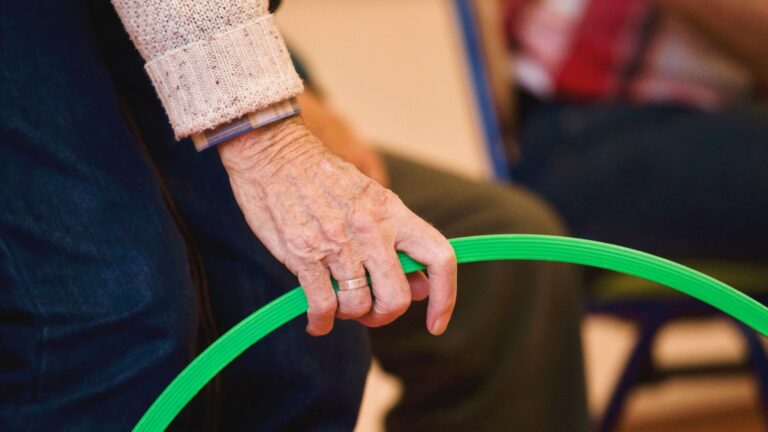 Best Activities for Dementia by Stage: 30 Ideas That Match Current Abilities - Featured image