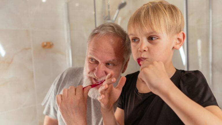Brushing a Parent's Hair: What It Can Mean to a Dementia Caregiver - Featured image