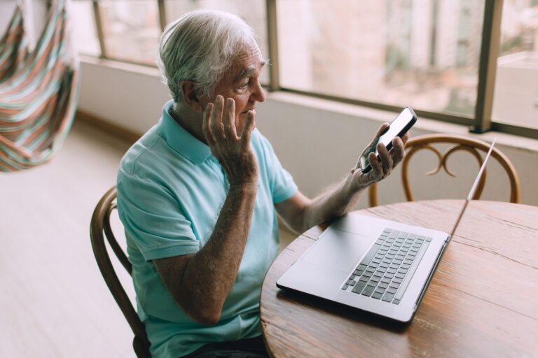 Confusion About Time in Dementia: What It Can Mean and What to Do - Featured image