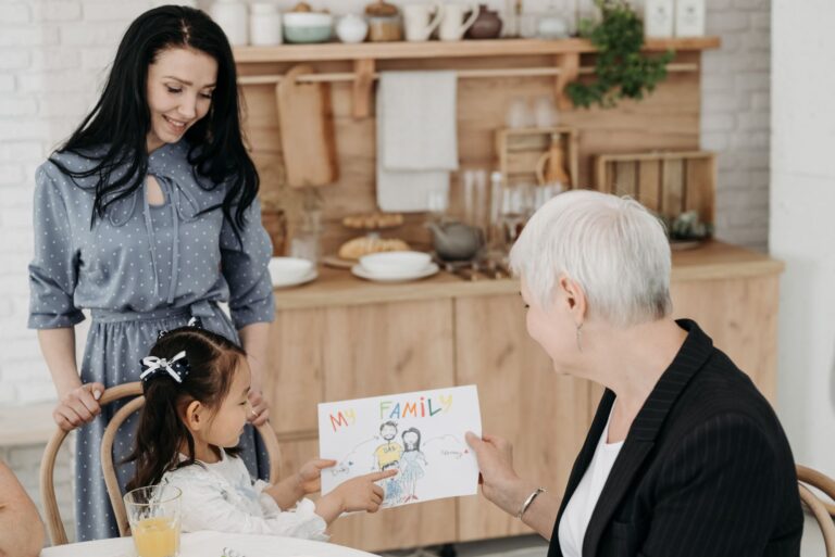 Daughter Shares the Final Note Her Mother Wrote to Her Before Alzheimer's Disease Took Away Her Ability to Communicate - Featured image