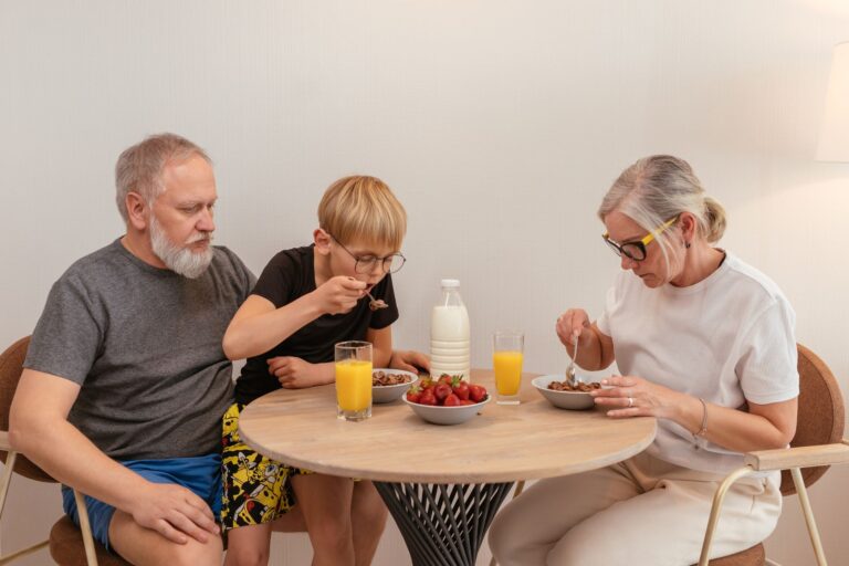 Eat Right to Prevent Alzheimer's: 4 Evidence-Based Nutrition Strategies - Featured image