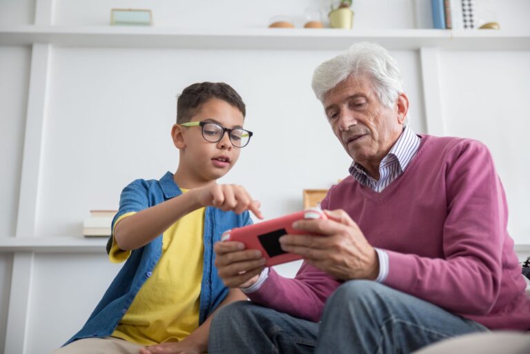 Grandson Shares the Final Anniversary Letter His Grandfather Wrote Before Alzheimer's Progressed - Featured image